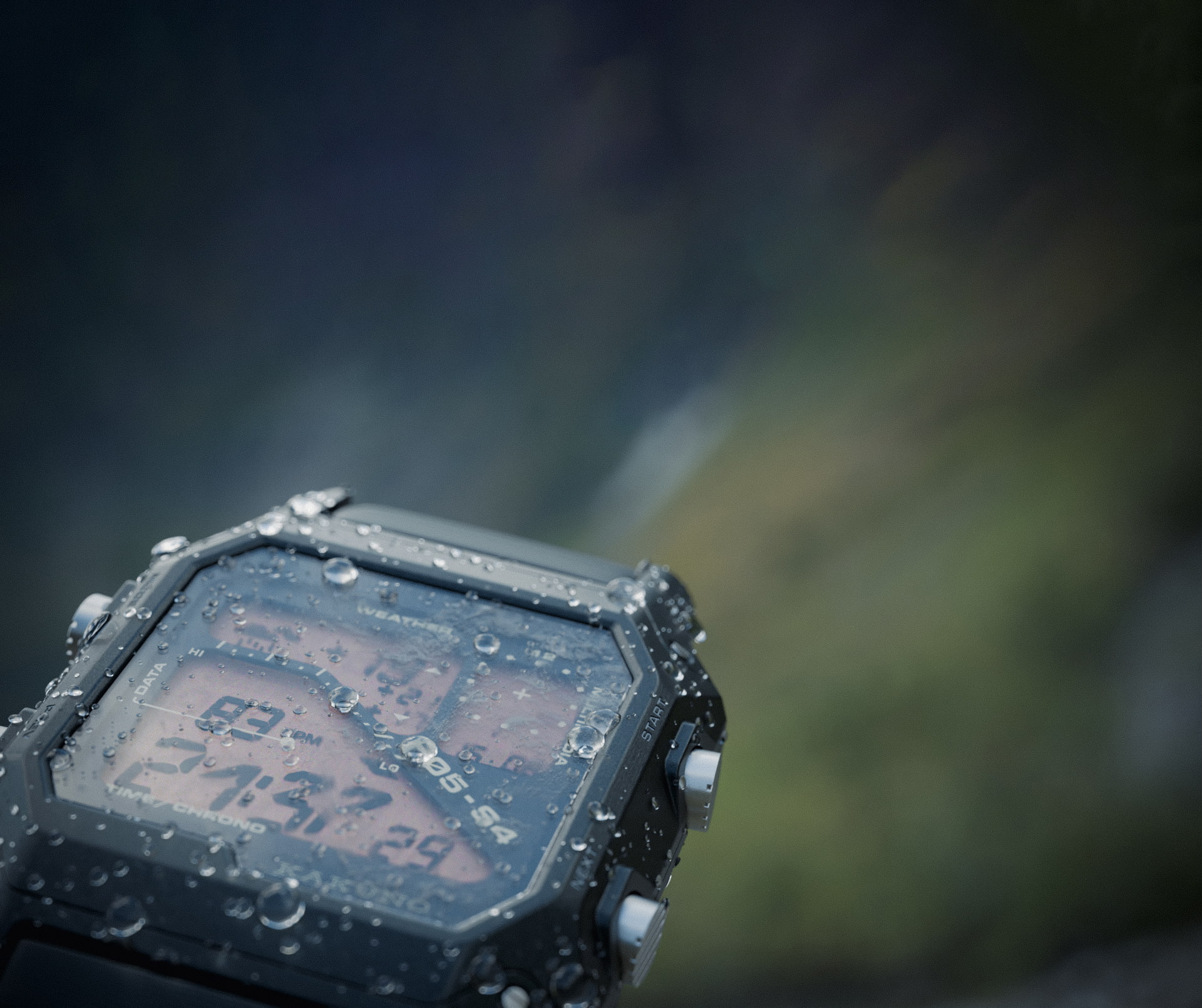The Kakūno F05-S4 with nud and raindrops on the display